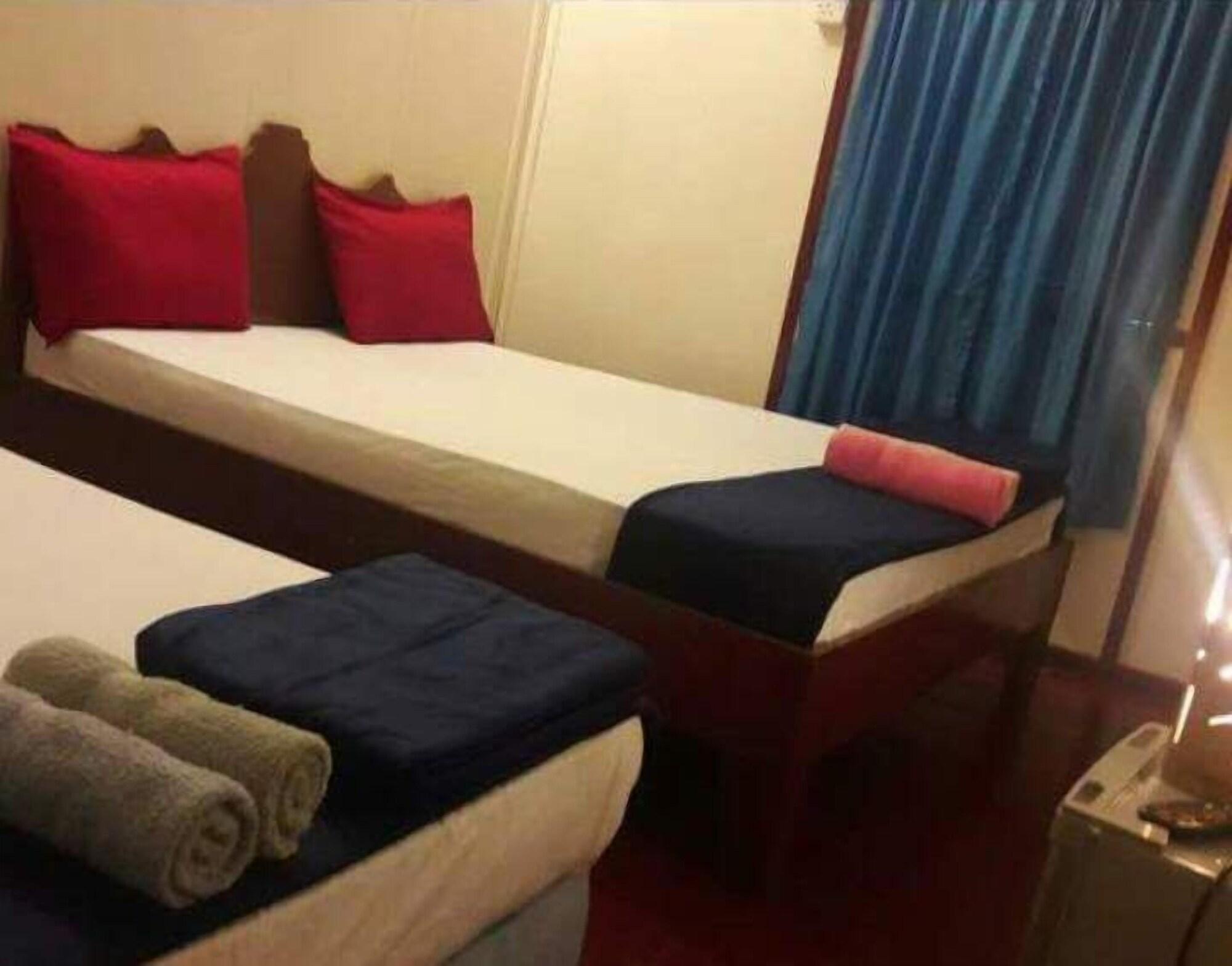 Marina Bay Resort & Restaurant Kampung Genting Экстерьер фото