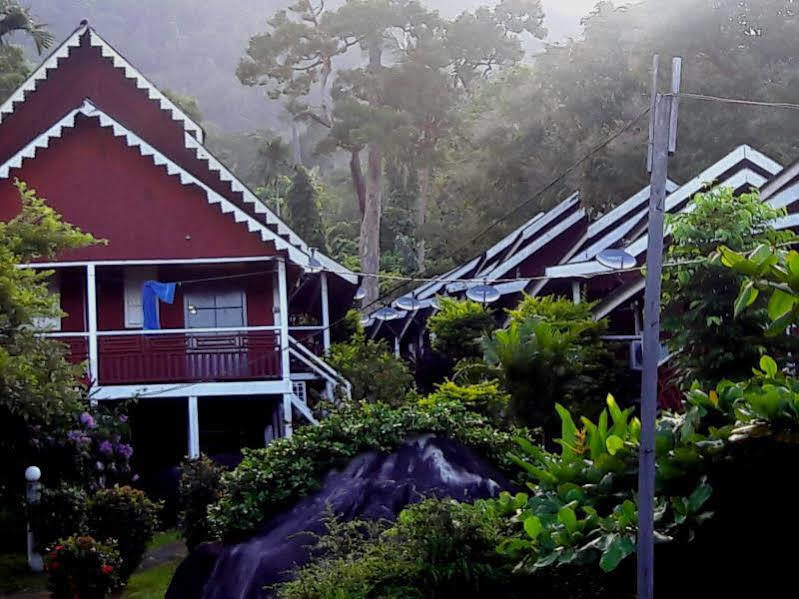 Marina Bay Resort & Restaurant Kampung Genting Экстерьер фото
