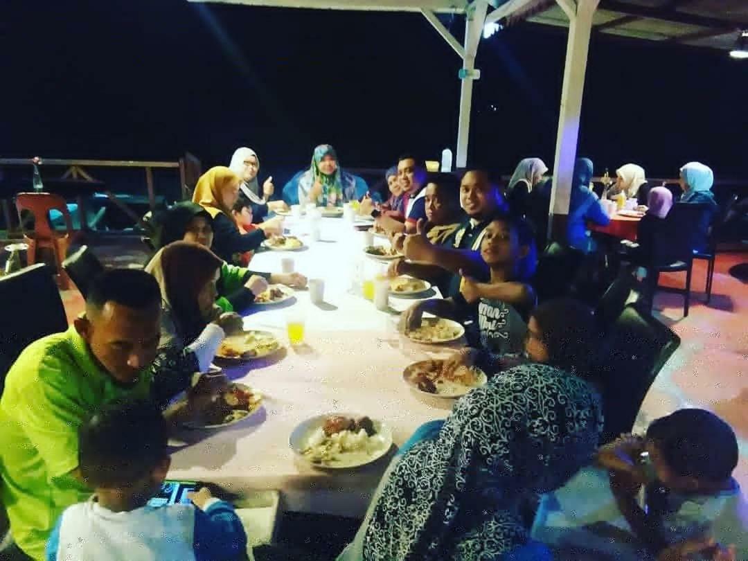 Marina Bay Resort & Restaurant Kampung Genting Экстерьер фото